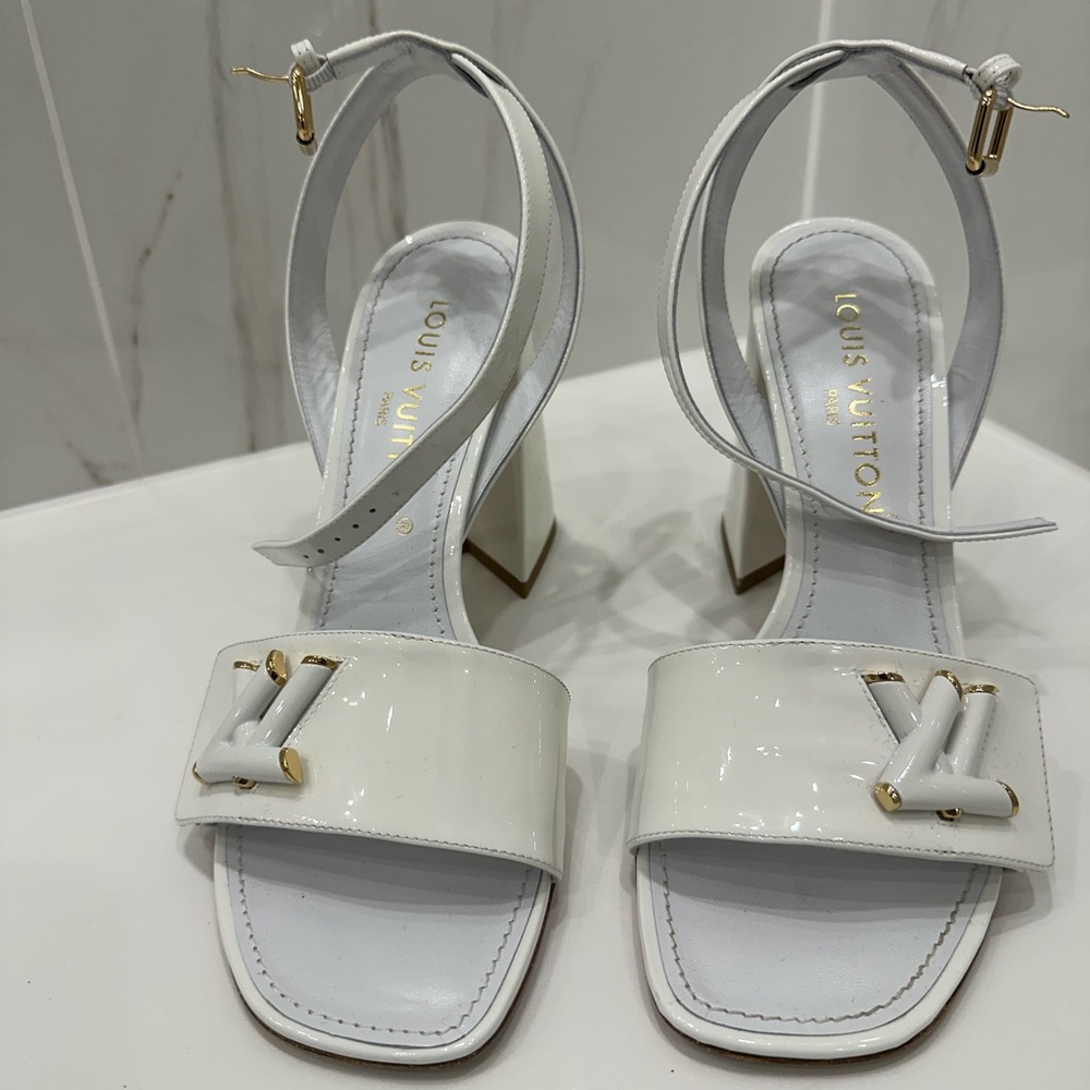 Louis Vuitton white sandals size 40 worn once - Shake Sandals